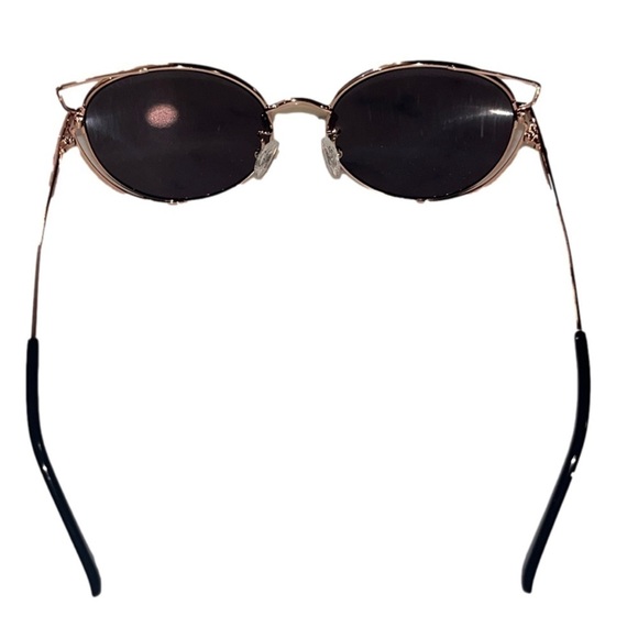 NEW! Guess Gold Rimmed Sunglasses Red Case - Picture 4 of 8